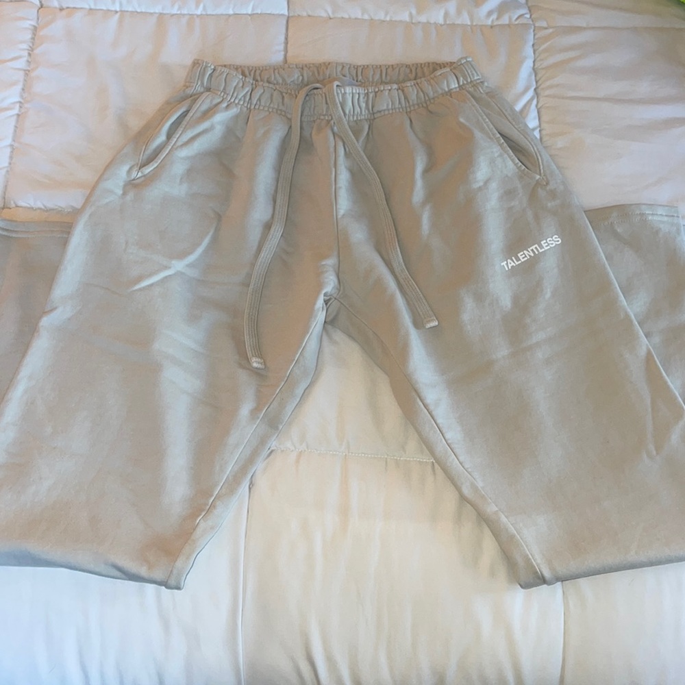 Talentless men’s lightweight sweatpants. Cement / M